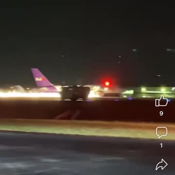 FedEx Boeing 757 with landing gear failure crash landed on runway in Chattanooga, Tennessee