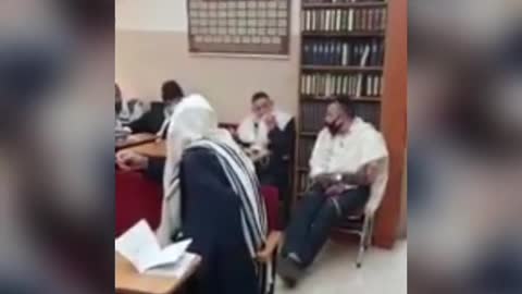 הדיין הרב ציון בוארון שליט"א בבית מדרשו: החיסונים גורמים לנזקים רבים