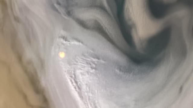 Shallow Lightning on Jupiter (NASA Visualization,Feat. Music by Vangelis)