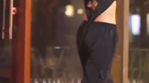 Mermaid performer on the tall aquarium️.hd