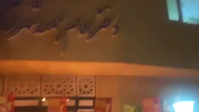 Iran: Protesters set fire to the office of the supreme leader’s representative in Qeshm Island