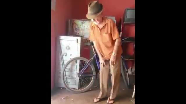 Old man dancing to michael jackson billy jean Tears of laugh