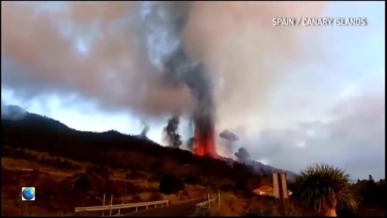 La Palma terrible Lava waves, people try to escape