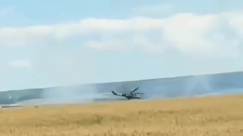 Ukrainisches Flugzeug in Cherson verbrennt Getreidefeld