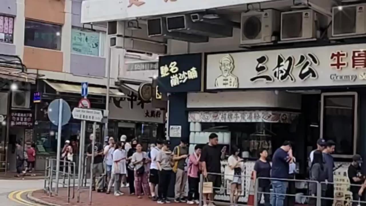 「民豐粉麵行」早前亦推出全新口味開心果糯米糍，吸引大批市民湧至門市搶購