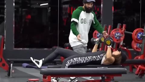 Anatoly shocked the bodybuilders while pretended to be noob.