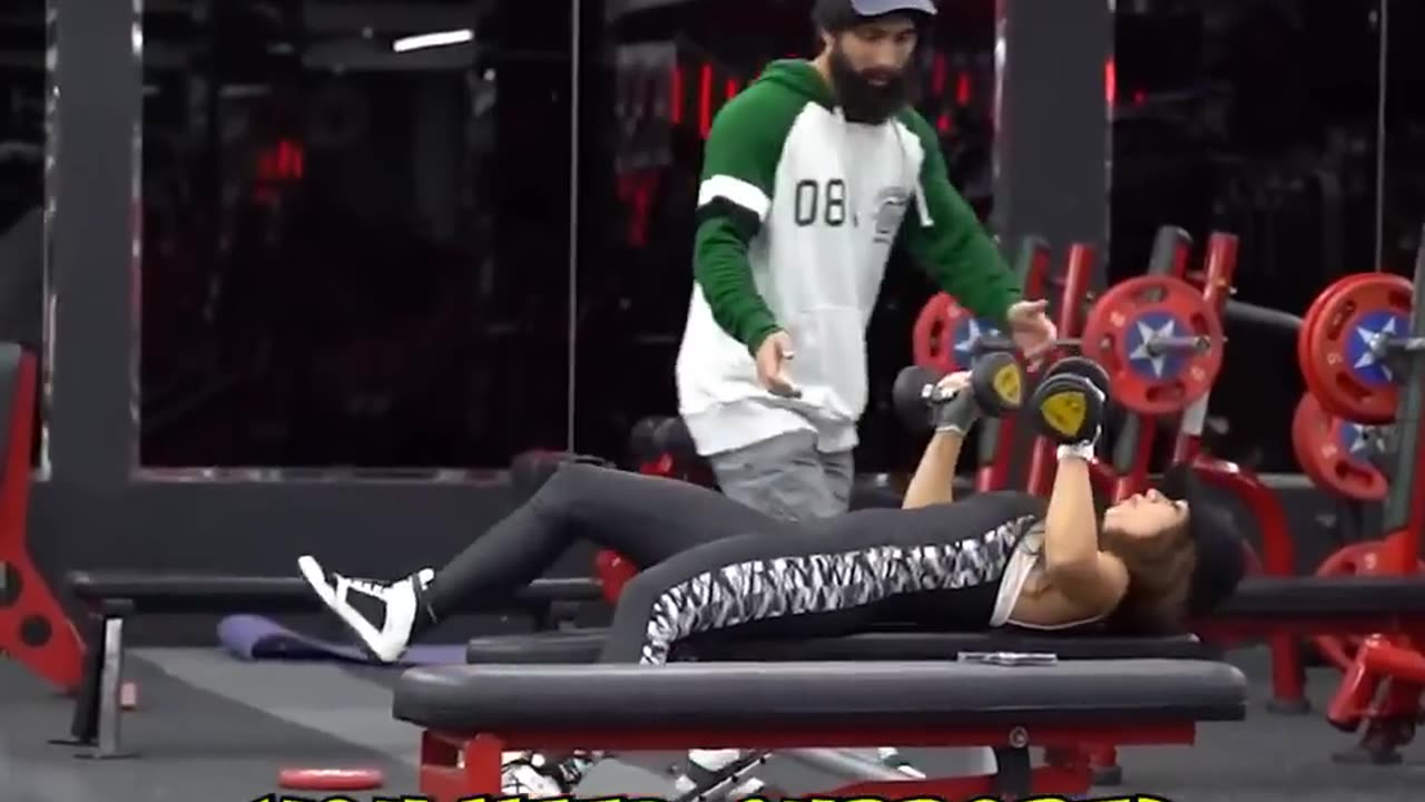 Anatoly shocked the bodybuilders while pretended to be noob.