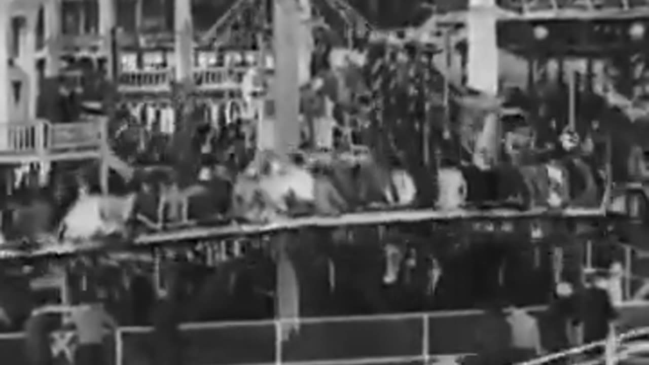 A lunnapark in the 1930s