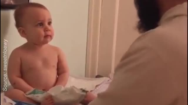 FUNNY SINGING BABY !!