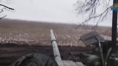 Tankers of the Armed Forces of Ukraine are firing at the positions of Russians