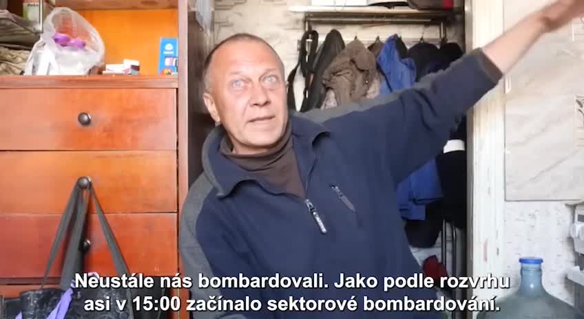 Obyvatel Mariupolu vypráví, jak příslušníci Azova měsíc nepouštěli civilisty ze sklepa