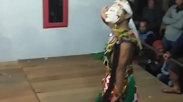 Mask dance kesurupan