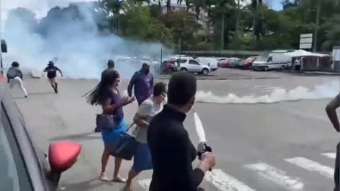 Vid: Violence Breaks out in Guadeloupe Over VAXX Mandates