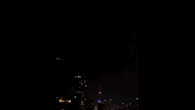 lightning striking the cn tower