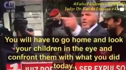Portugal - Judge screams at the Police and says if you hit a person for not wearing a mask you will go to jail