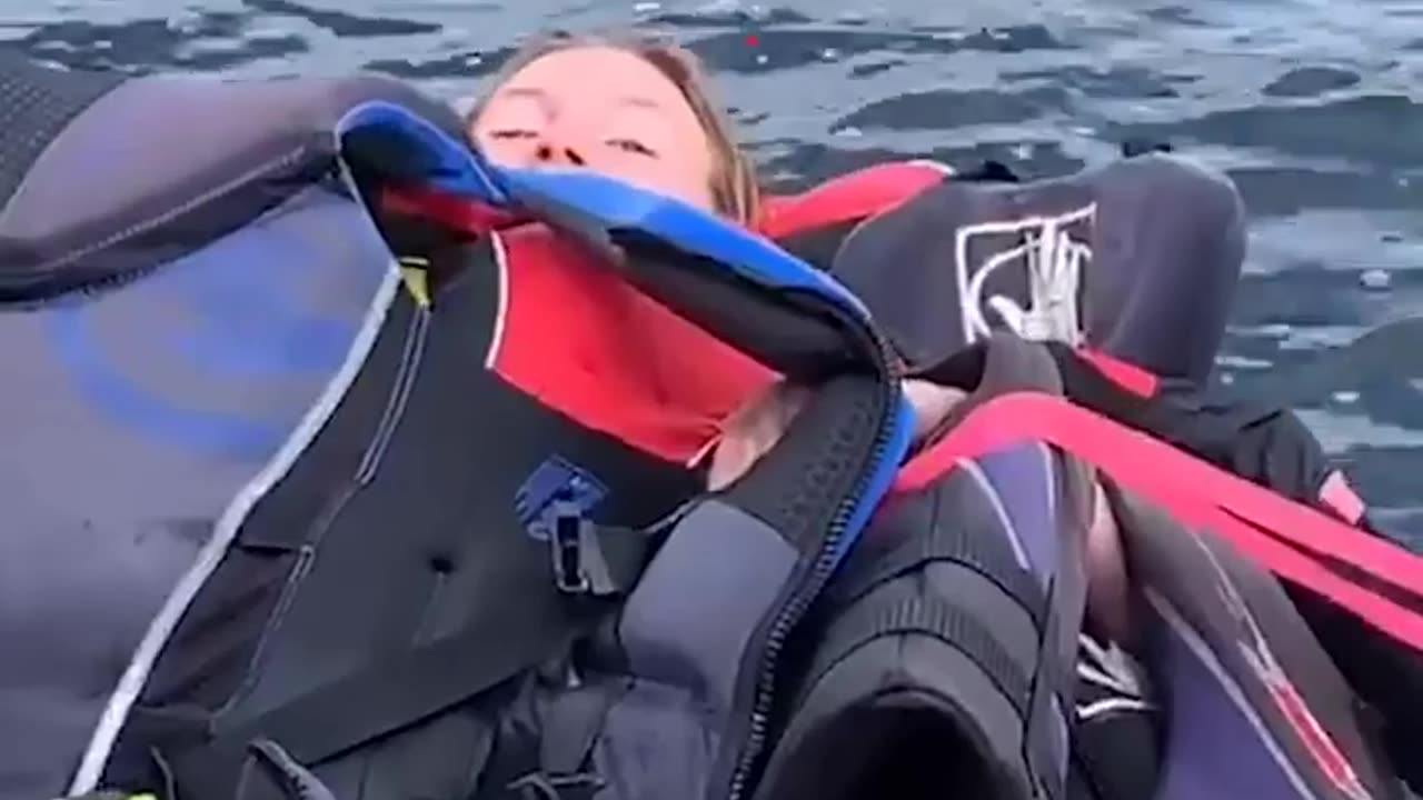 Jumping into lake with 24 life jacket 🧥