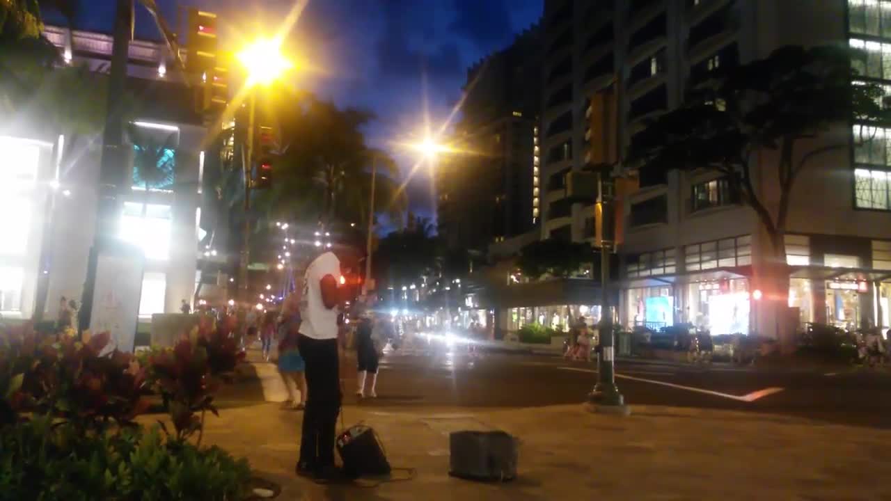 Honolulu. Shou in street.