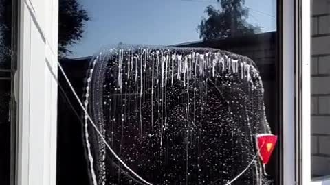 Glass cleaning brush