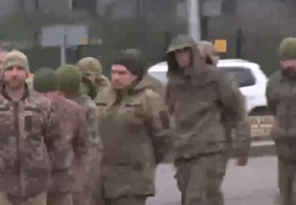 Captured Ukrainian soldiers were taken to “the Avenue of Angels” in Donetsk,