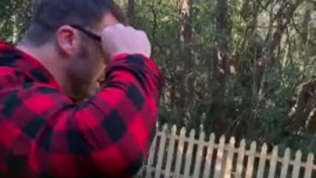 Woman surprises boyfriend with colorblind glassess