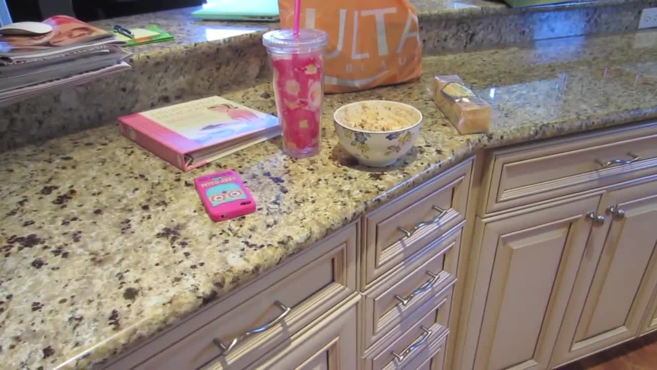 Vlogtober 2012, Day 21: Gift Wrap Wonderland! (2012-10-22)