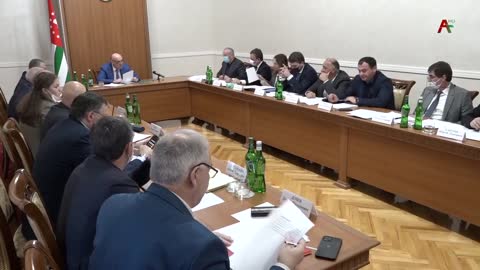 Аслан Бжания провел расширенное совещание