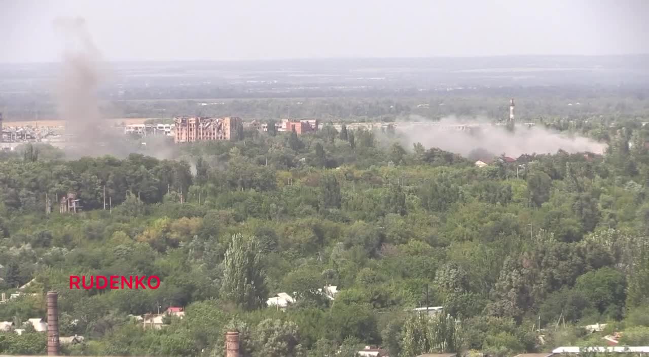 The village of Oktyabrsky, was shelled AFU with the use of MLRS Grad a few hours ago.