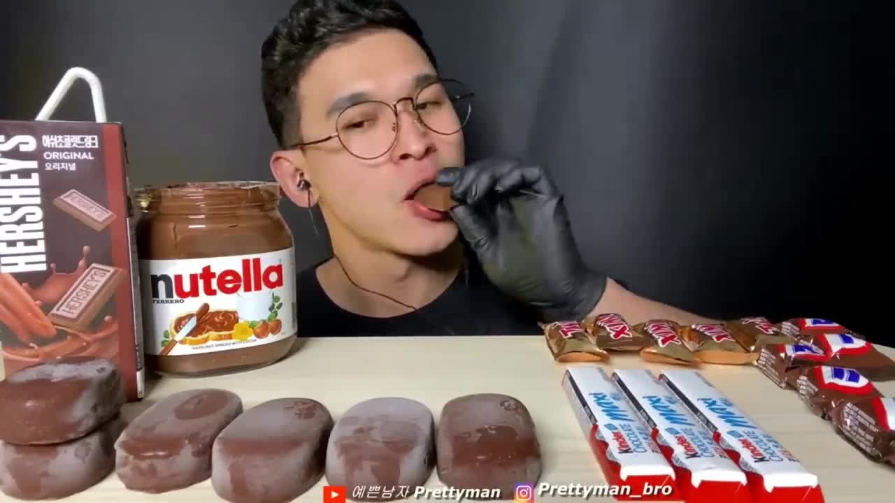 Wow.🙄 Chocolate, ice cream mukbang. Watering in mouth.🌬️