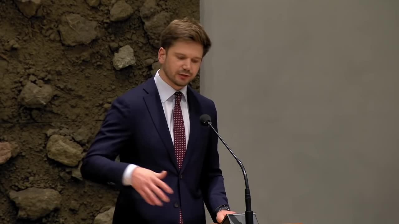 Gideon krijgt het voor elkaar om Paternotte als verspreider van desinformatie te ontmaskeren