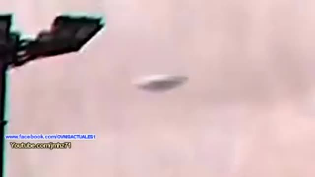 UFO visto volare da una diretta TV