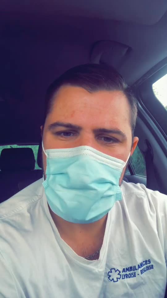 A paramedic talks about the refusal of care to people who do not have a health-pass