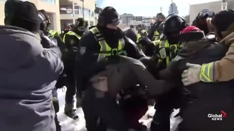 WAR CRIMES Police in Ottawa brutalize a protester, kneeing him until he hits the ground