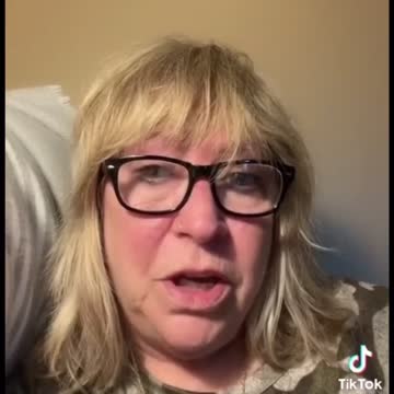 Judgmental Pro-vaxxer gets her ass handed to her over Tic Tock.