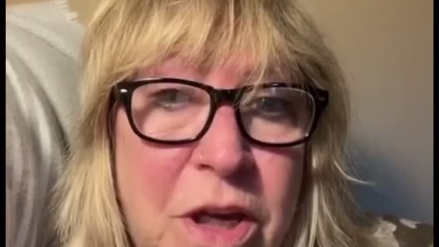 Judgmental Pro-vaxxer gets her ass handed to her over Tic Tock.