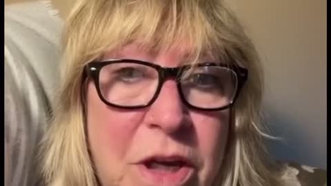Judgmental Pro-vaxxer gets her ass handed to her over Tic Tock.