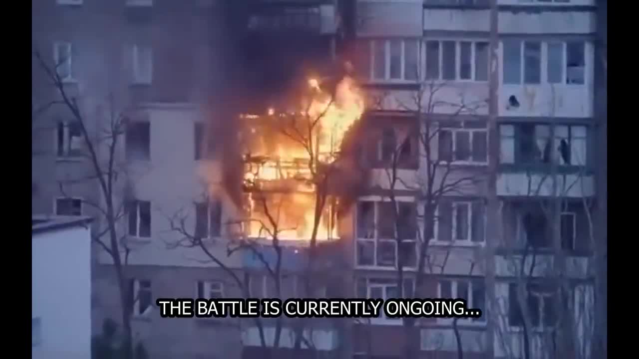 🔴 Ukraine War - Russian Tanks Allegedly Fire At Residential Buildings During Ba