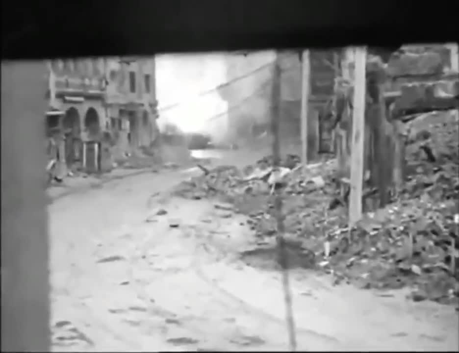 WW2 footage: T26 (first tank in the video) vs Panther (tank destroyed).