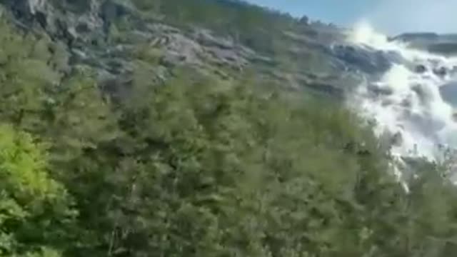 Cachoeira Langfoss Akrafjord, Noruega