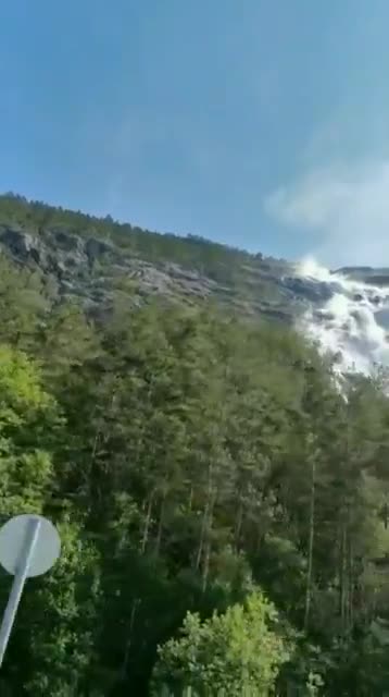 Cachoeira Langfoss Akrafjord, Noruega