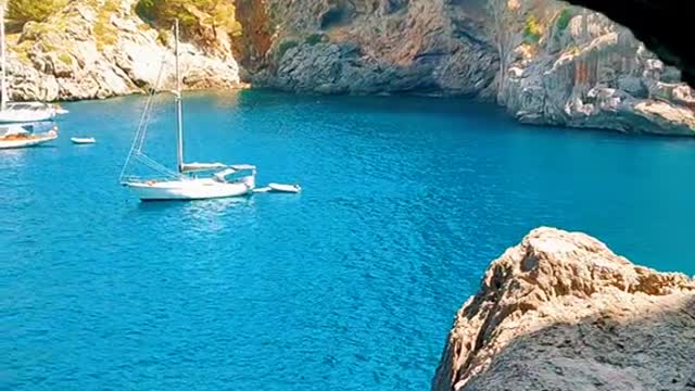 What an amazing view 🌊⛰️