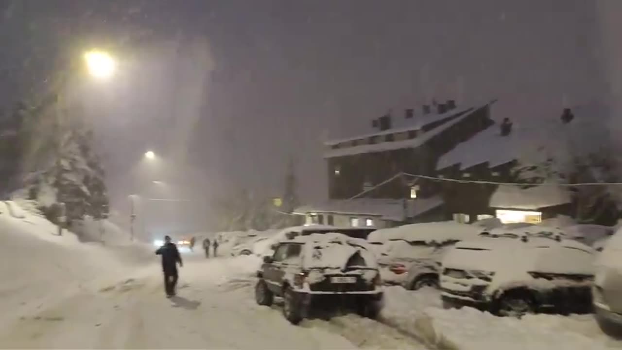 España | La Nevada en el Pirineo Occidental esta siendo de órdago.