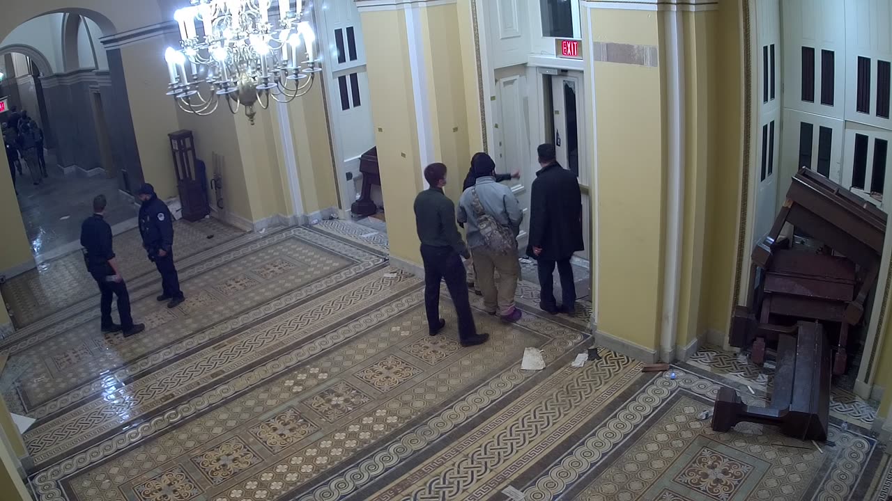 0102USCS01SenateWingDoornearS139_2021-01-06_18h51min51s477ms.mp4