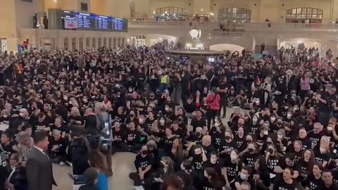 Jewish Americans protest Israel’s war on Gaza at NY’s Grand Central Station