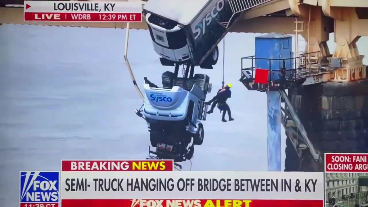 SEMI- TRUCK HANGING OFF BRIDGE BETWEEN IN & KY #stateofKentucky #kentucky #shorts