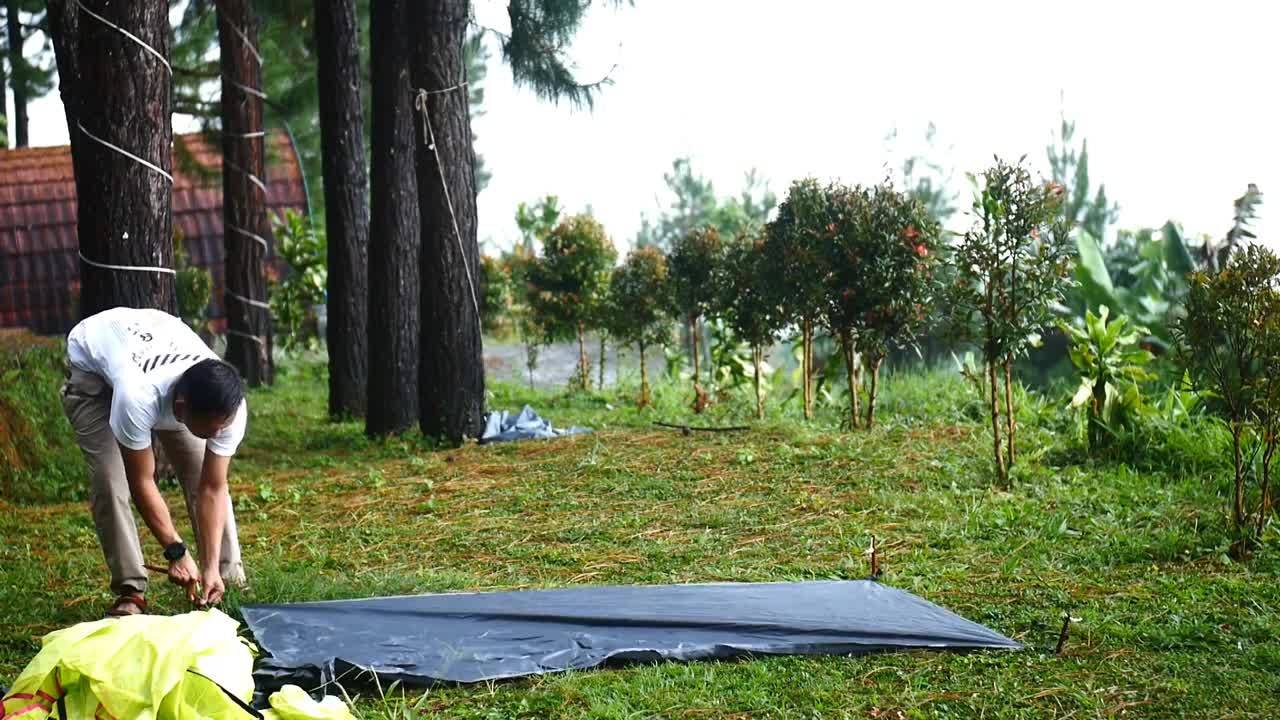 SOLO CAMPING - BERKEMAH DI SAAT HUJAN DAN MENIKMATI SECANGKIR KOPI. ASMR-14