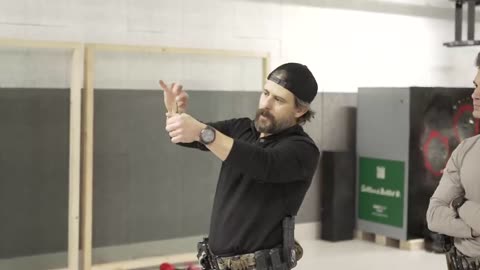 Knowledge Transfer: Green Beret Demos How To Use A Pistol in 8 Minutes