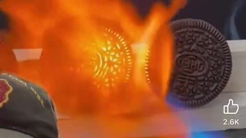 Man takes a blow torch to Oreos at different time intervals [Oreos Remain in Perfect Condition]