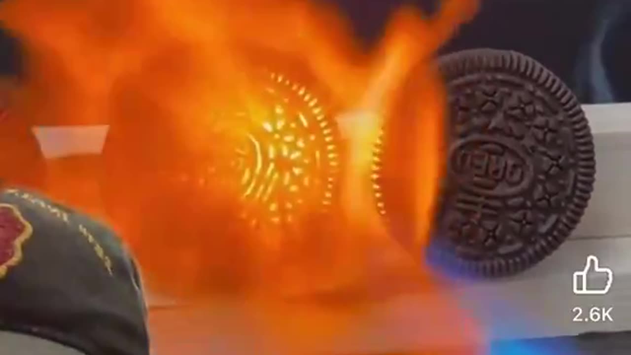 Man takes a blow torch to Oreos at different time intervals [Oreos Remain in Perfect Condition]