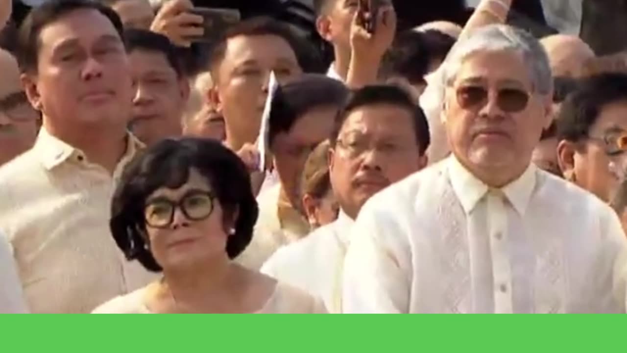 NAGMUKHANG T dahil sa hymn