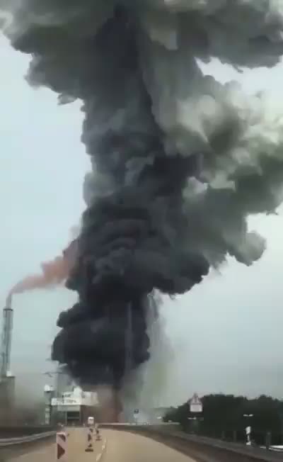 Severe explosion at "Bayer" chemical plant in Leverkusen, Germany